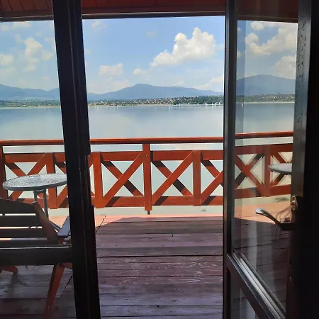 O.w. Mega Nad Jeziorem Guest house
