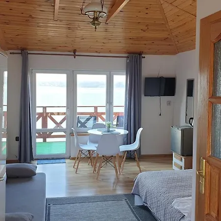 O.w. Mega Nad Jeziorem Guest house