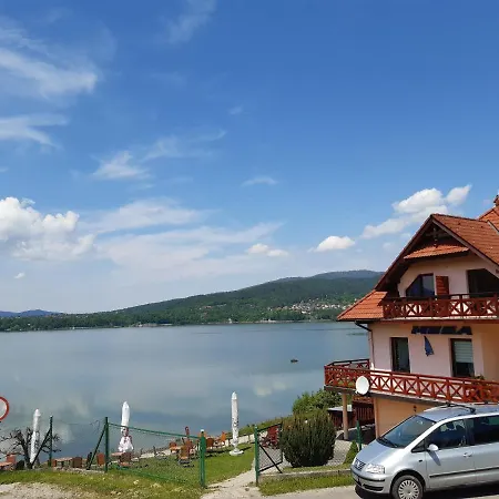 O.w. Mega Nad Jeziorem Guest house