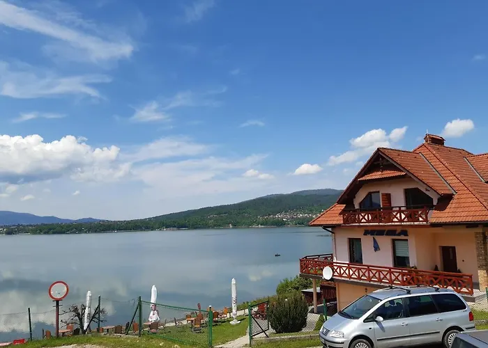 O.w. Mega Nad Jeziorem بيت ضيافة